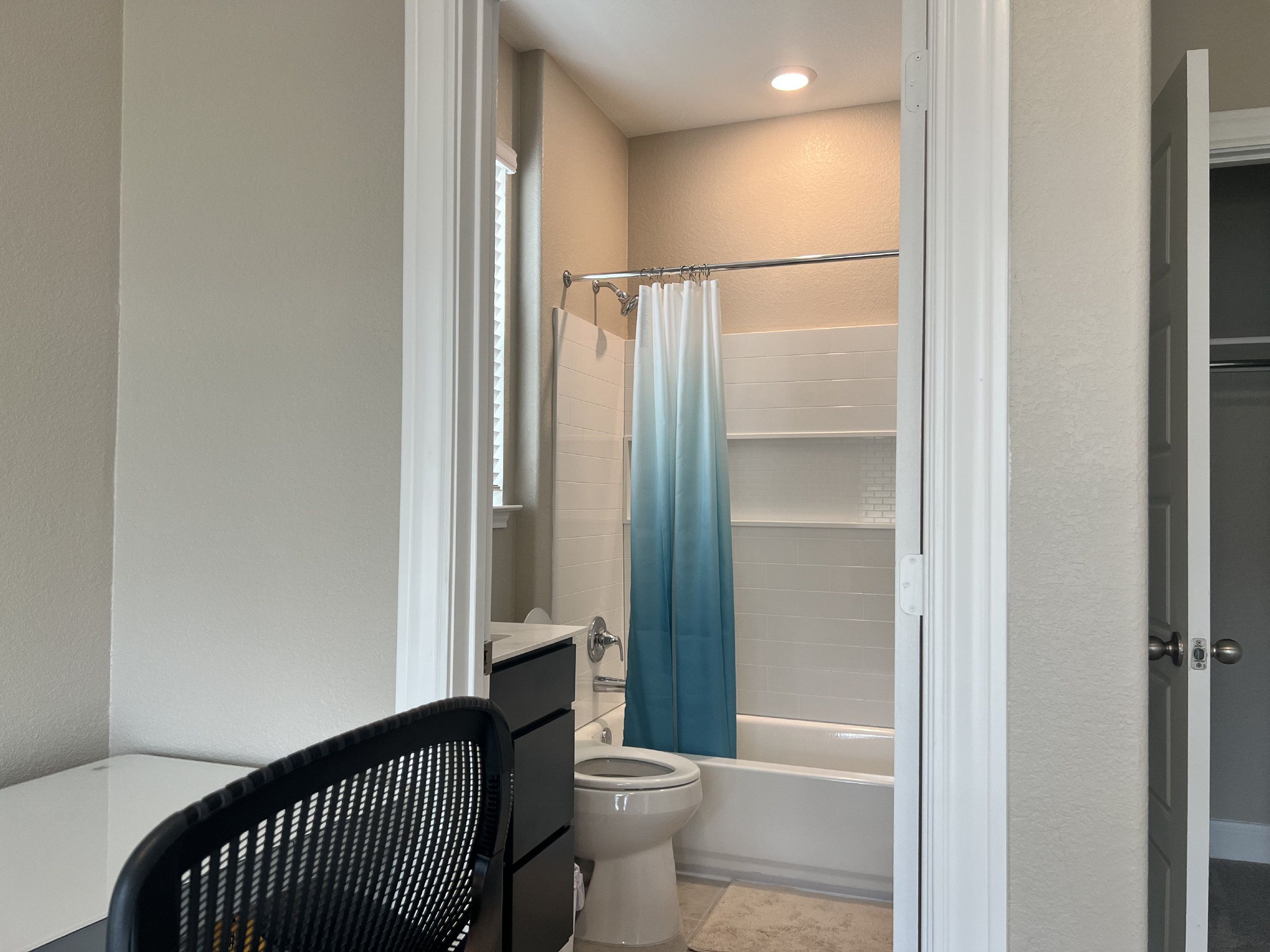 4600 Colmar Dr Bedrooms & Bathrooms 4