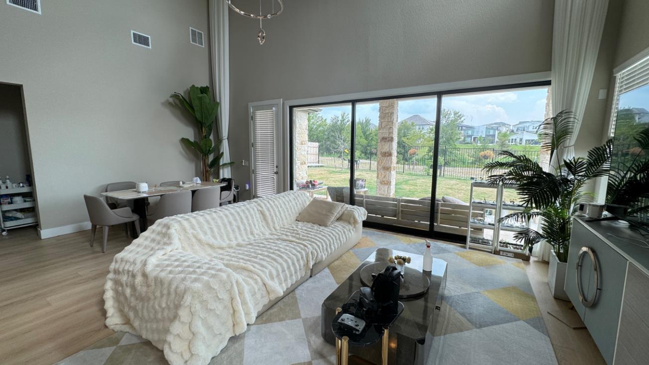 RBR lounge with backyard view